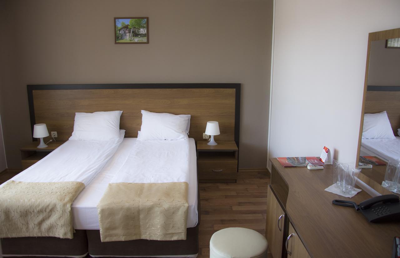 Spa Hotel Ivelia Dubnitsa Buitenkant foto